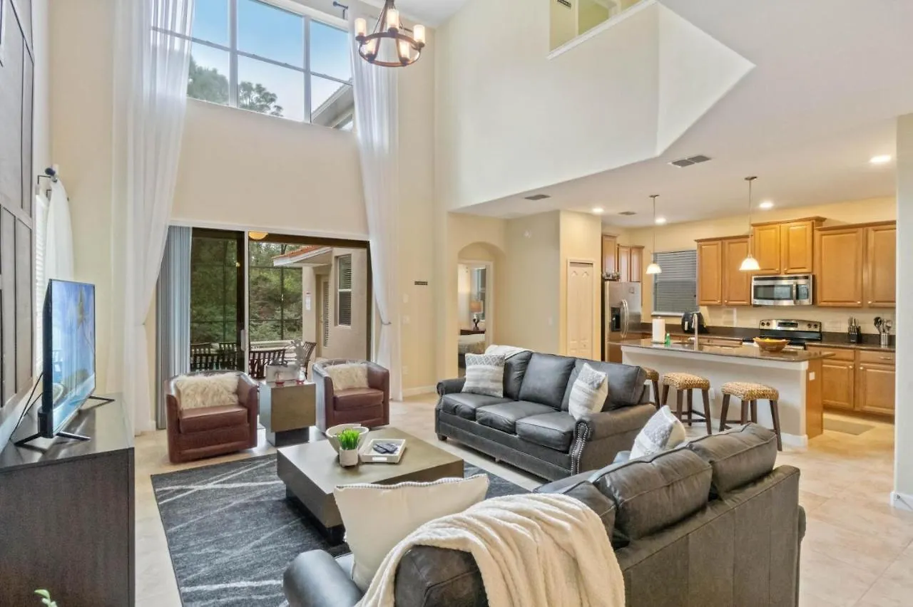 Spacious Vacation With Pool & Jacuzzi Near