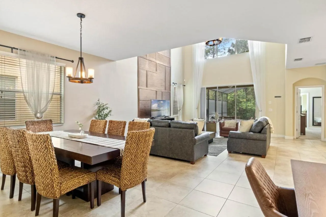 Spacious Vacation With Pool & Jacuzzi Near Holiday home Kissimmee