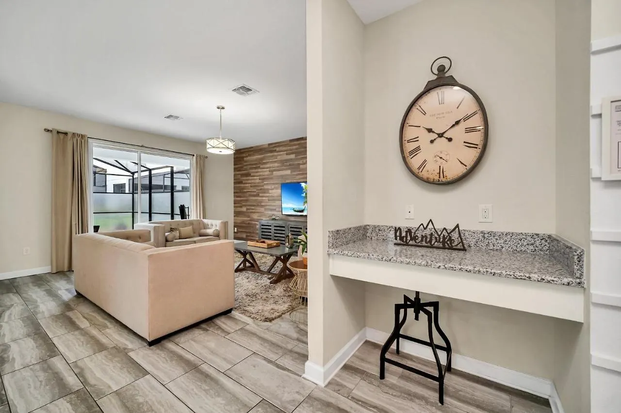 Gorgeous, Modern Wprivate Pool *
