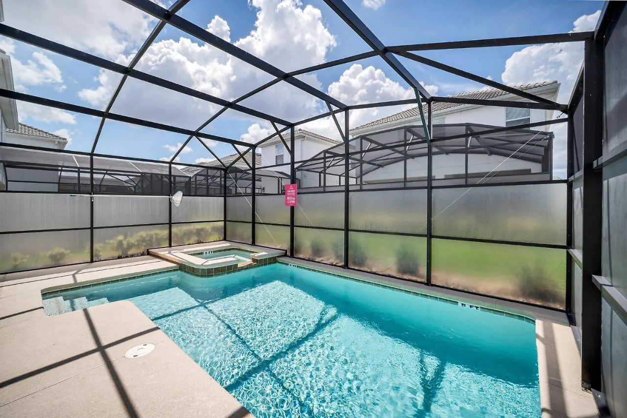 Gorgeous, Modern Wprivate Pool