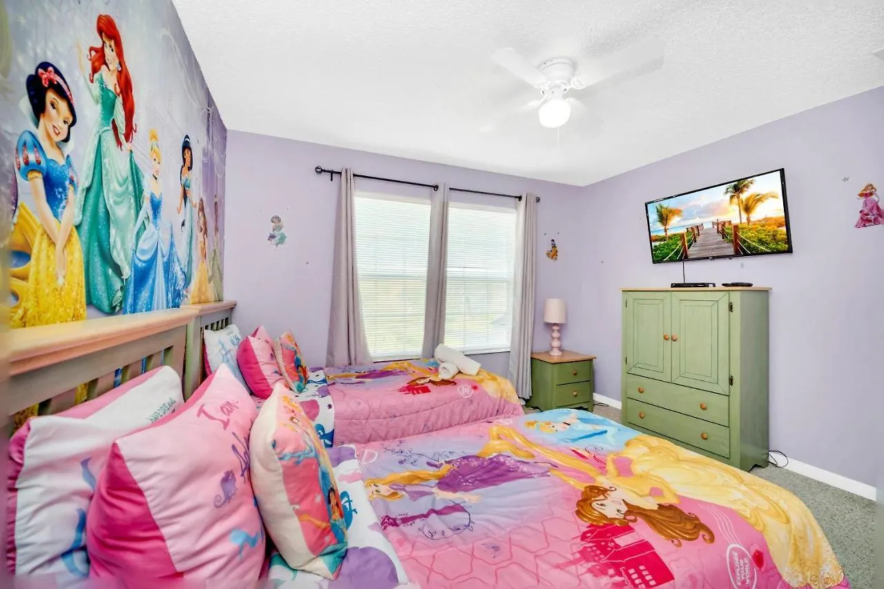 Large 6br Themed Family Near World *