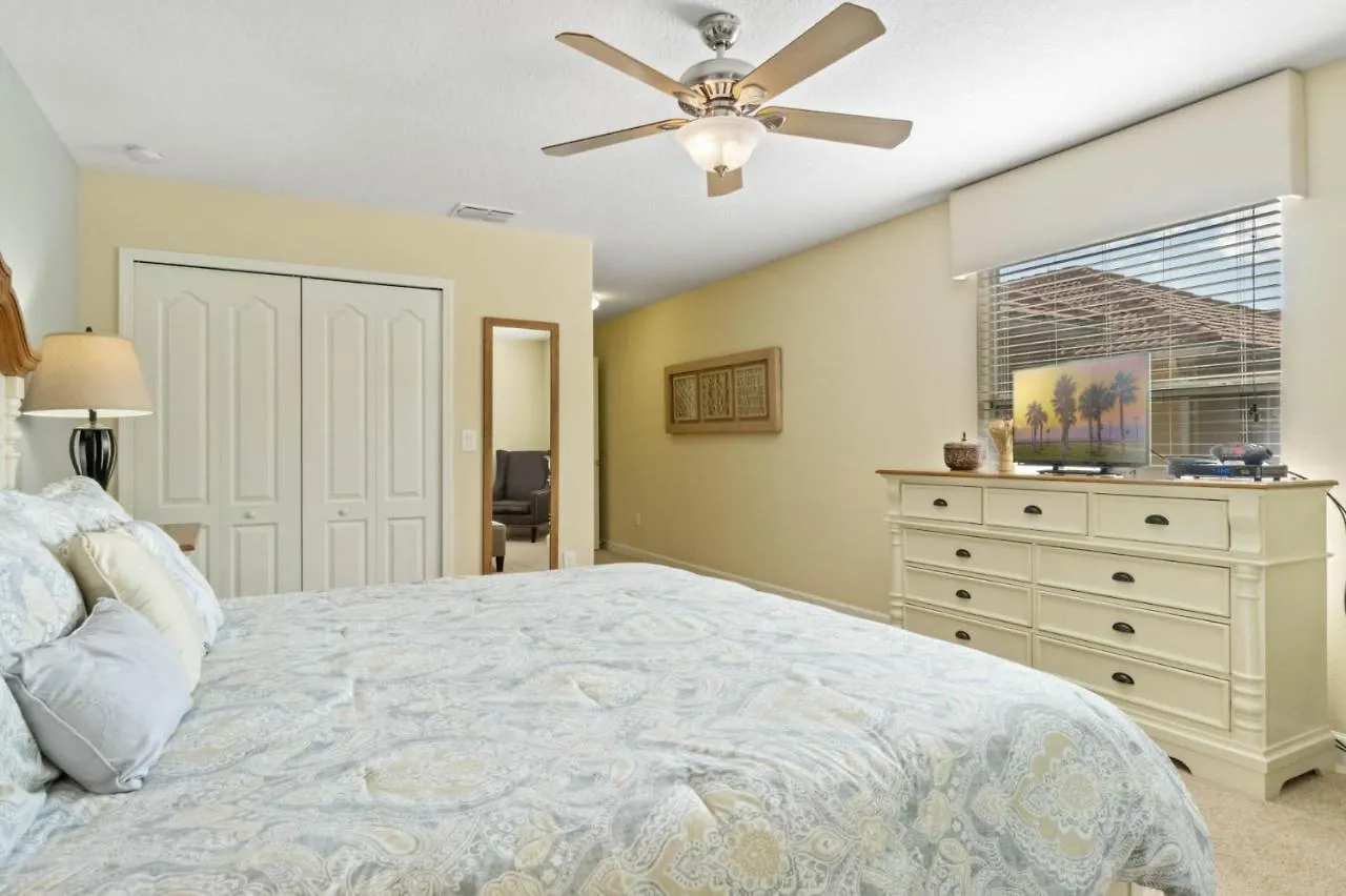 Holiday home Spacious Vacation With Pool & Jacuzzi Near