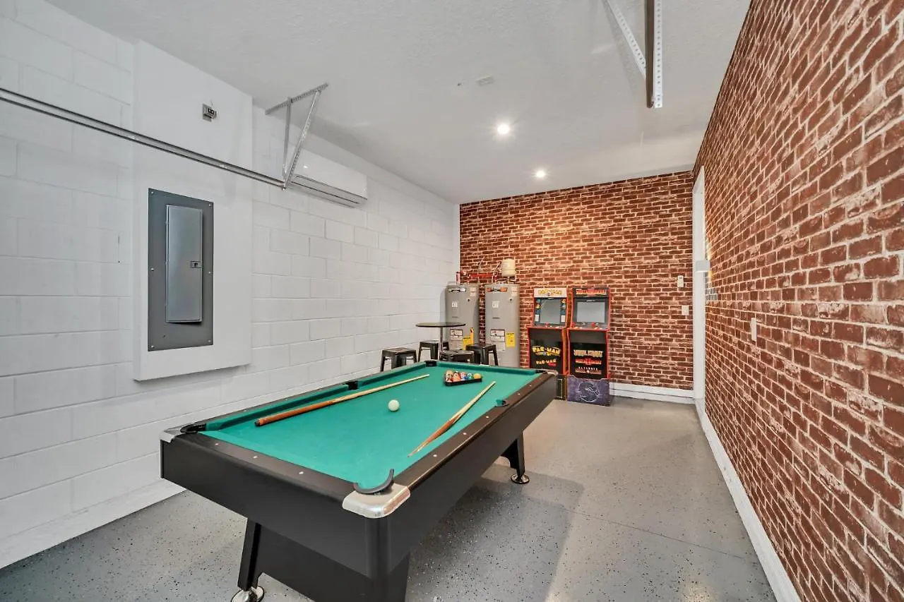 Modern Decor With Themed Rooms, With Retro Game And Huge Pool In Upscale Resort! #6s820 Holiday home *