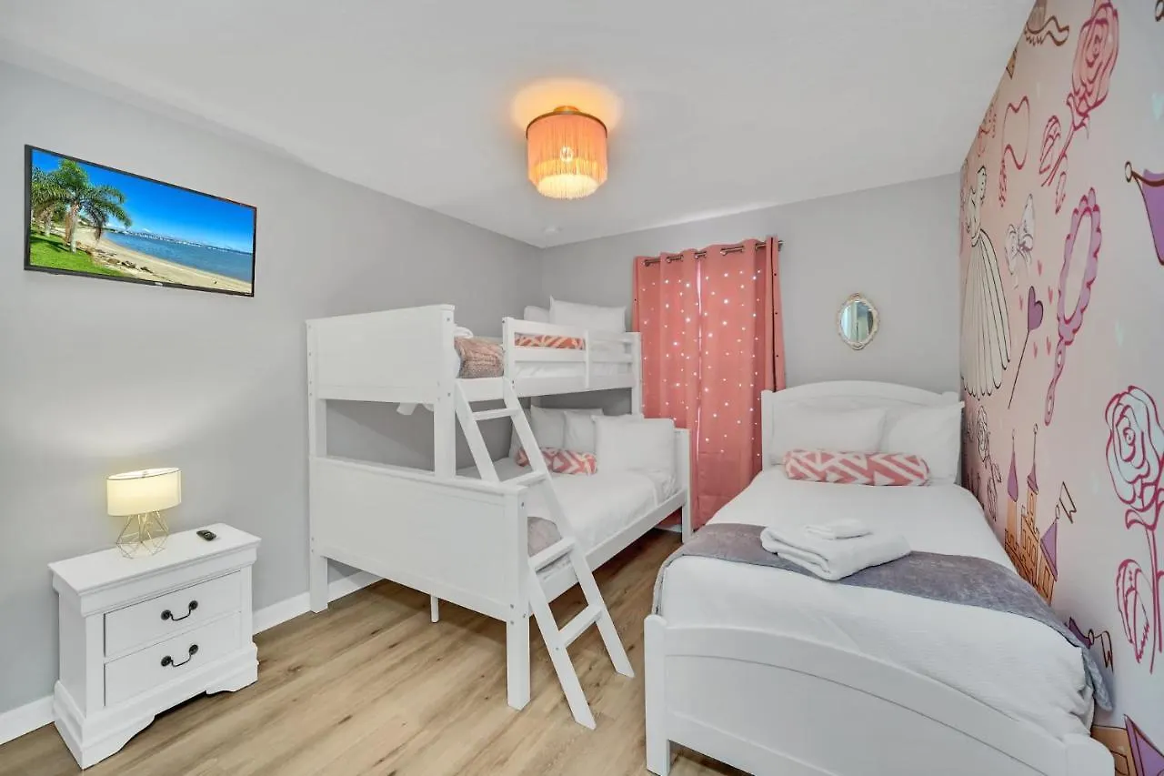 Stunning Modern Family Villa, Pool & Jacuzzi With Private View, Themed Bedrooms!