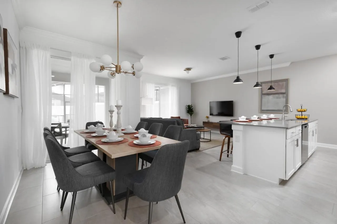 Charming Townhouse With Pool At Storey Hunters Creek