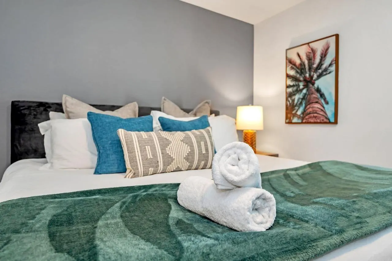 Modern Decor With Themed Rooms, With Retro Game And Huge Pool In Upscale Resort! #6s820