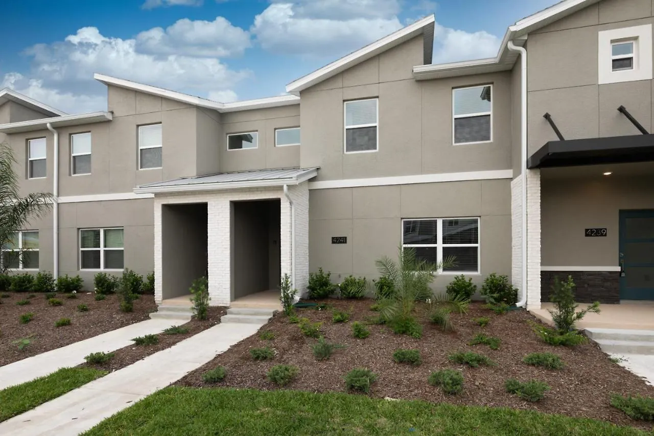 Charming Townhouse With Pool At Storey Hunters Creek