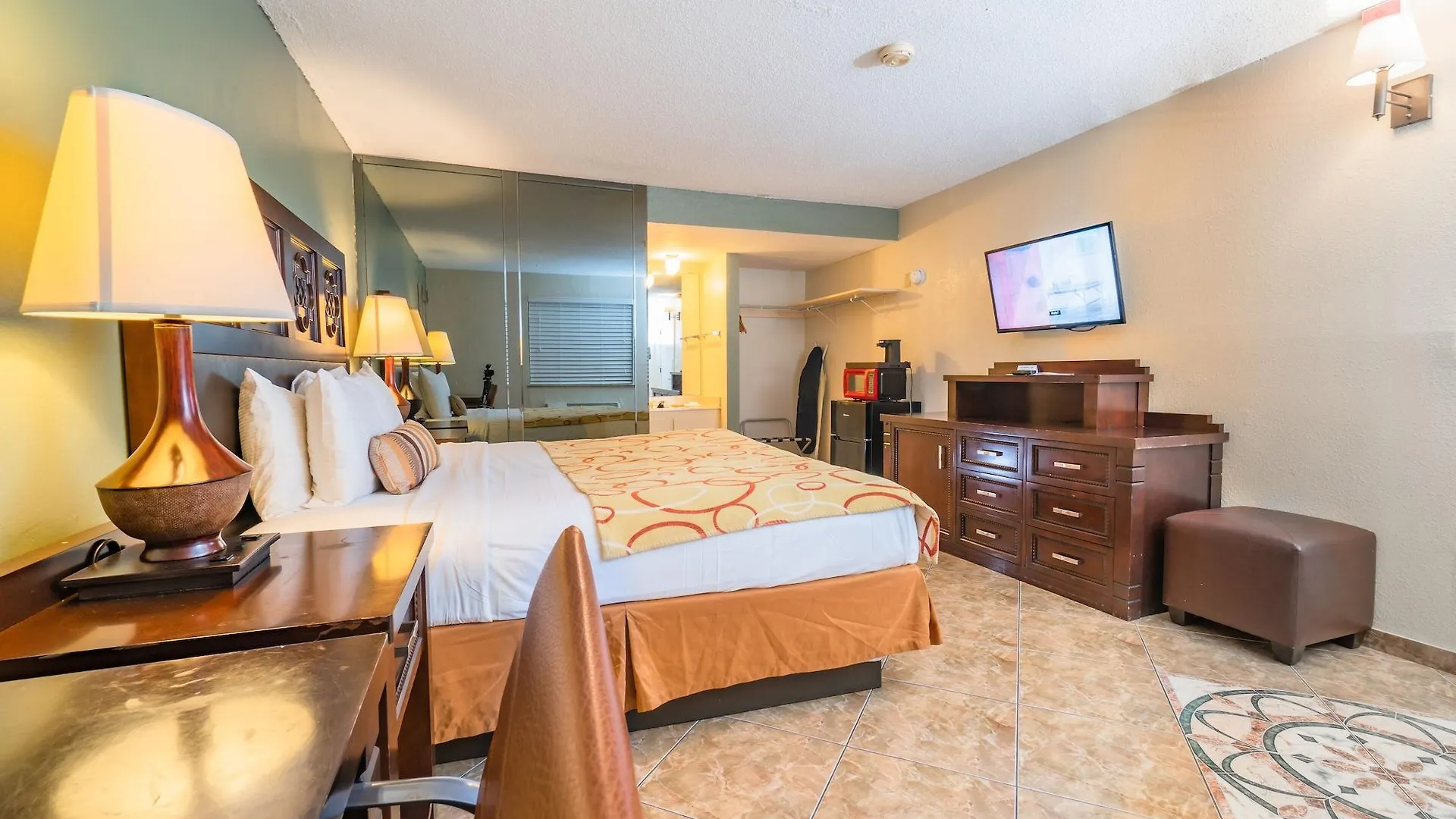Sevilla Kissimmee- Near 2*