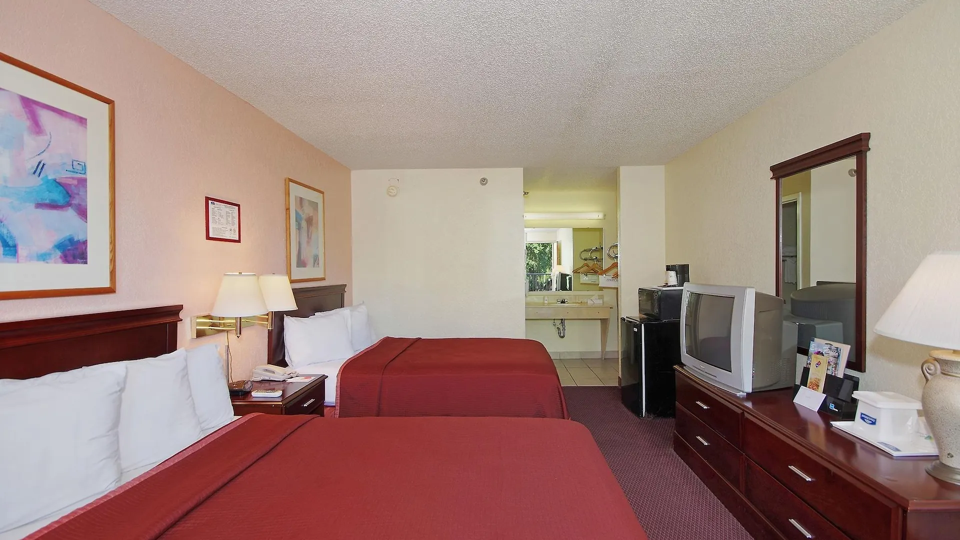 Howard Johnson By Wyndham Tropical Palms Kissimmee