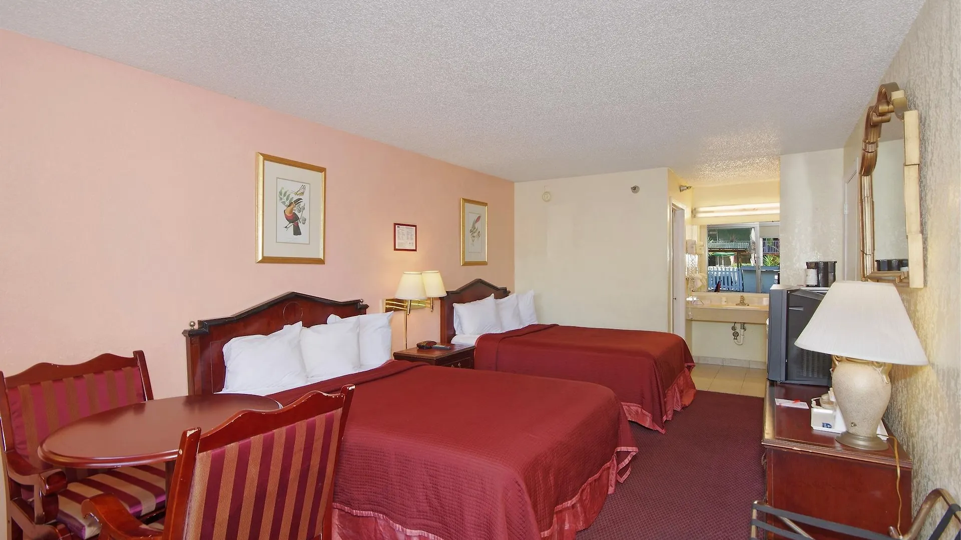 Howard Johnson By Wyndham Tropical Palms