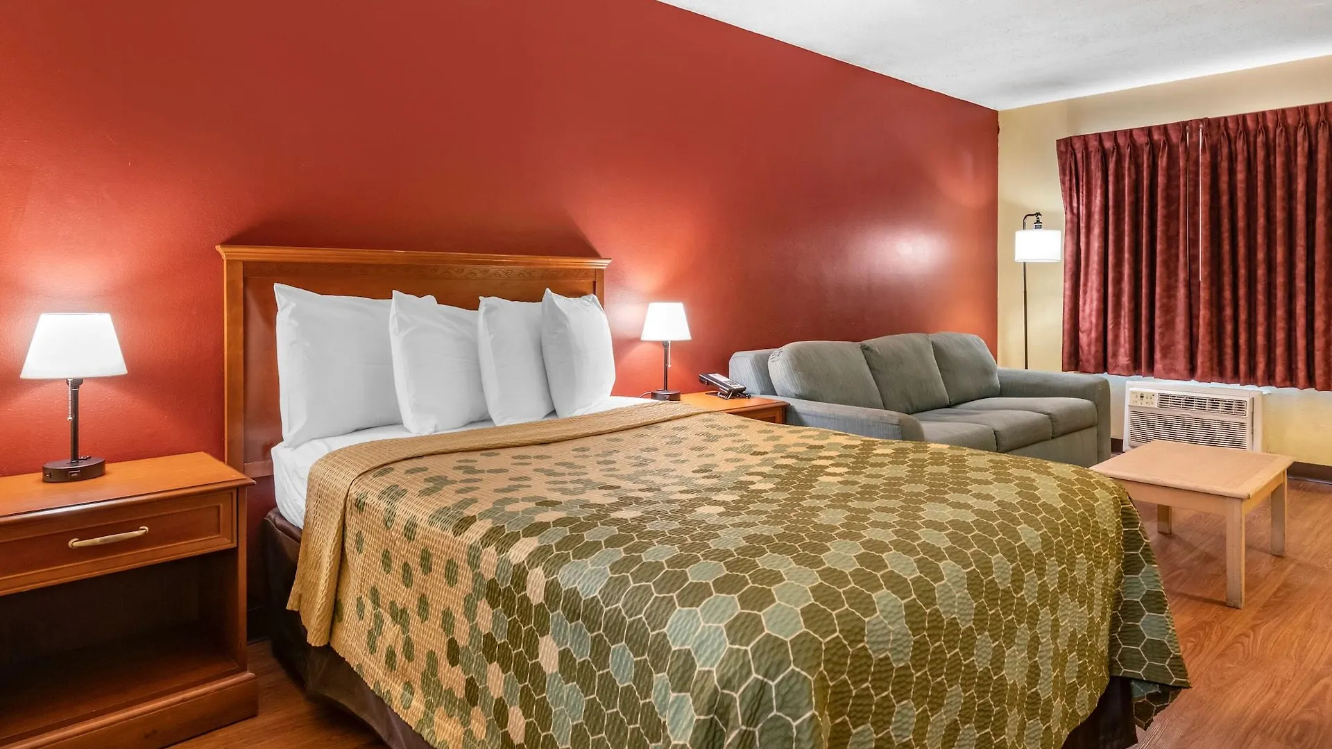 Hotel Econo & Maingate 2*