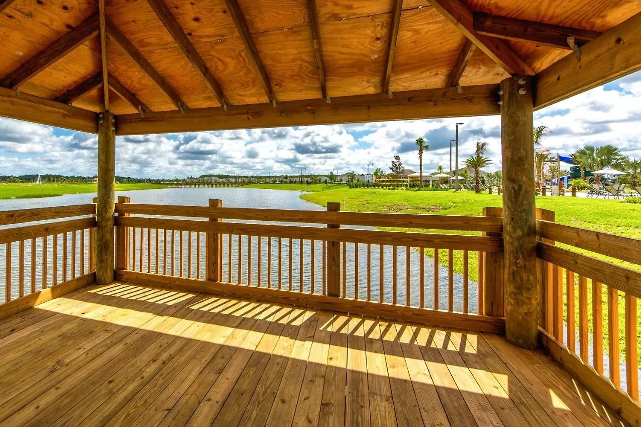 Charming Townhouse With Pool At Storey Hunters Creek