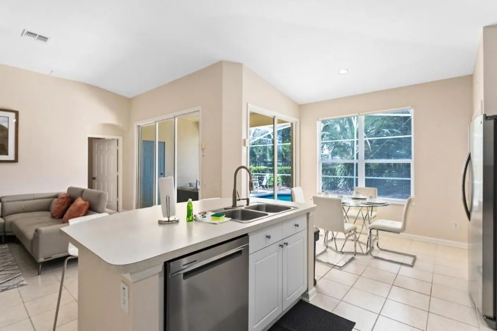 Villa South Facing Pool 4 Bedroom 3 Bath Kissimmee