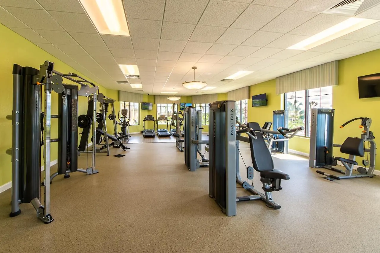 Spacious With A Large Pool Near *