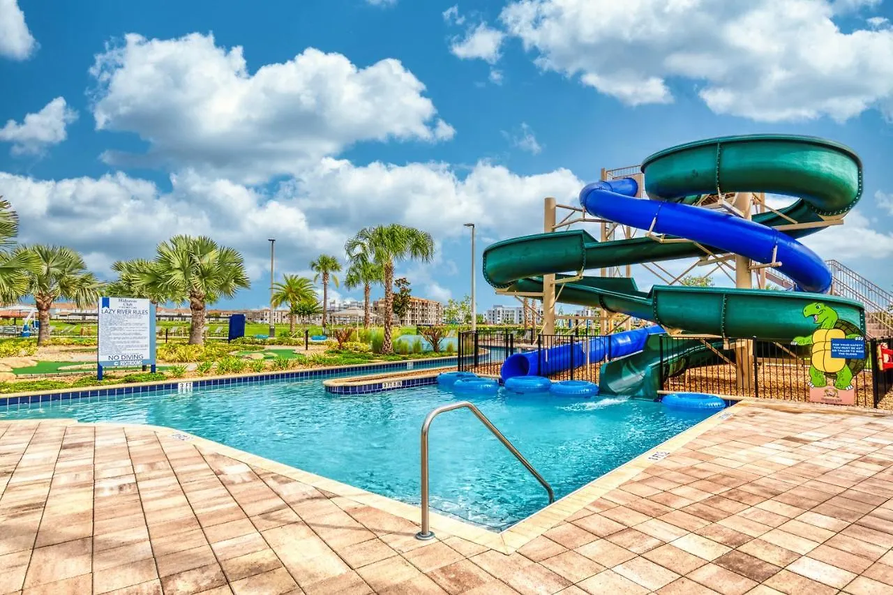 Villa Spacious With A Large Pool Near