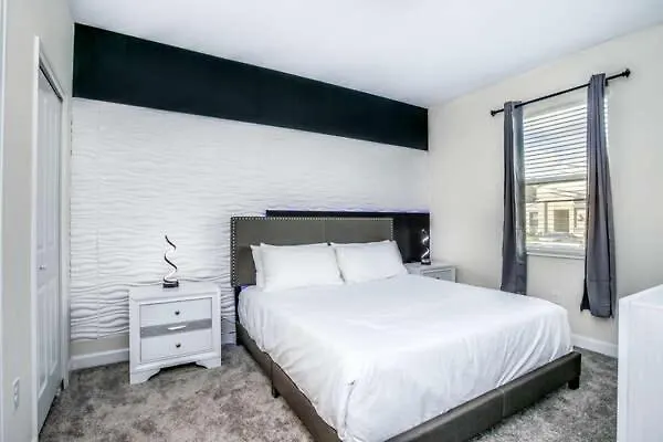 Holiday home Amazing Family 8min Disneyworld Pool/spa Sleeps 24