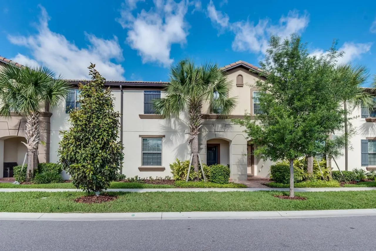 Townhome Wprivate Pool & Free On-site Water Park Holiday home