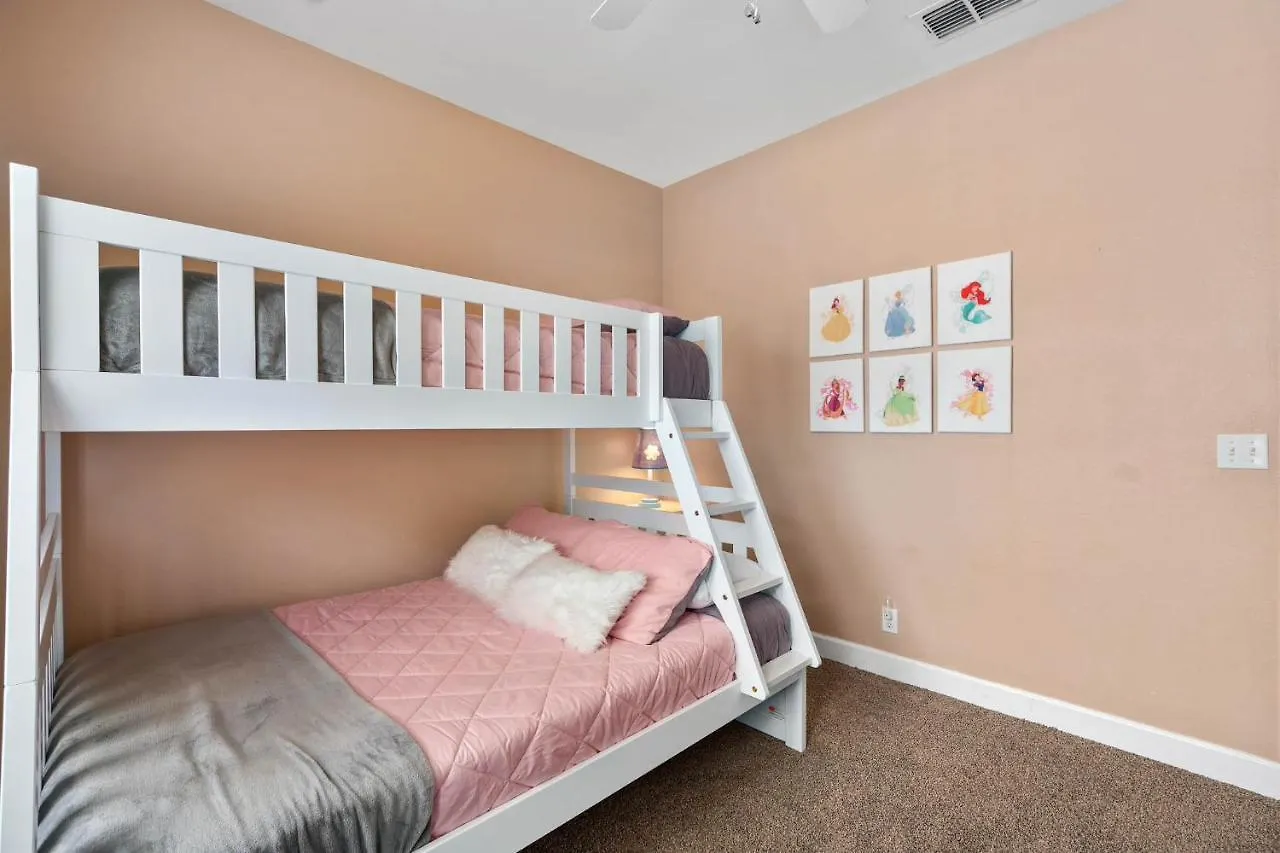 Charming Townhouse With 2 King & Amazing Pool Only 10 Mins To * Kissimmee