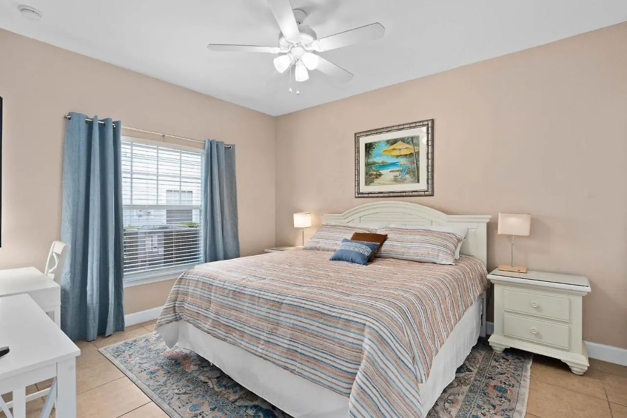 Charming Townhouse With 2 King & Amazing Pool Only 10 Mins To *