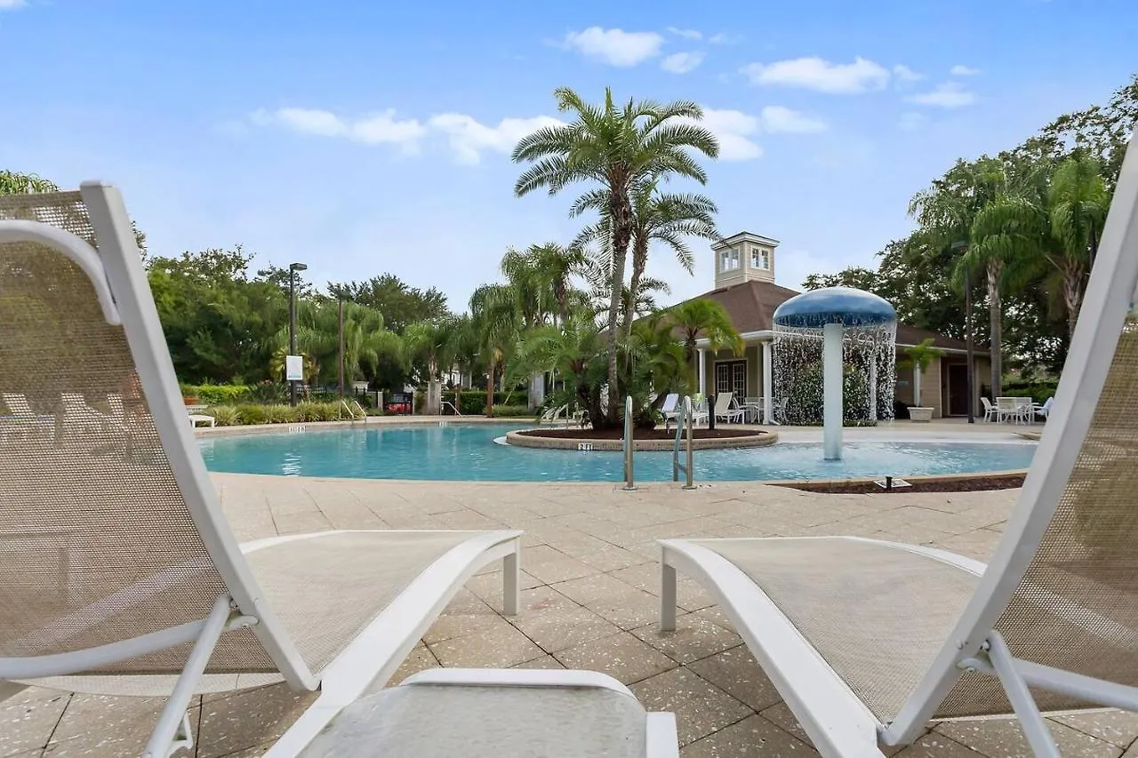 Charming Townhouse With 2 King & Amazing Pool Only 10 Mins To Holiday home