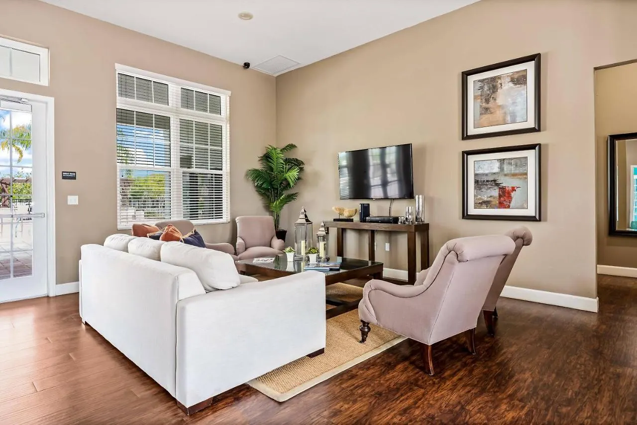 Cozy Decor 4br At West Lucaya Wl8972