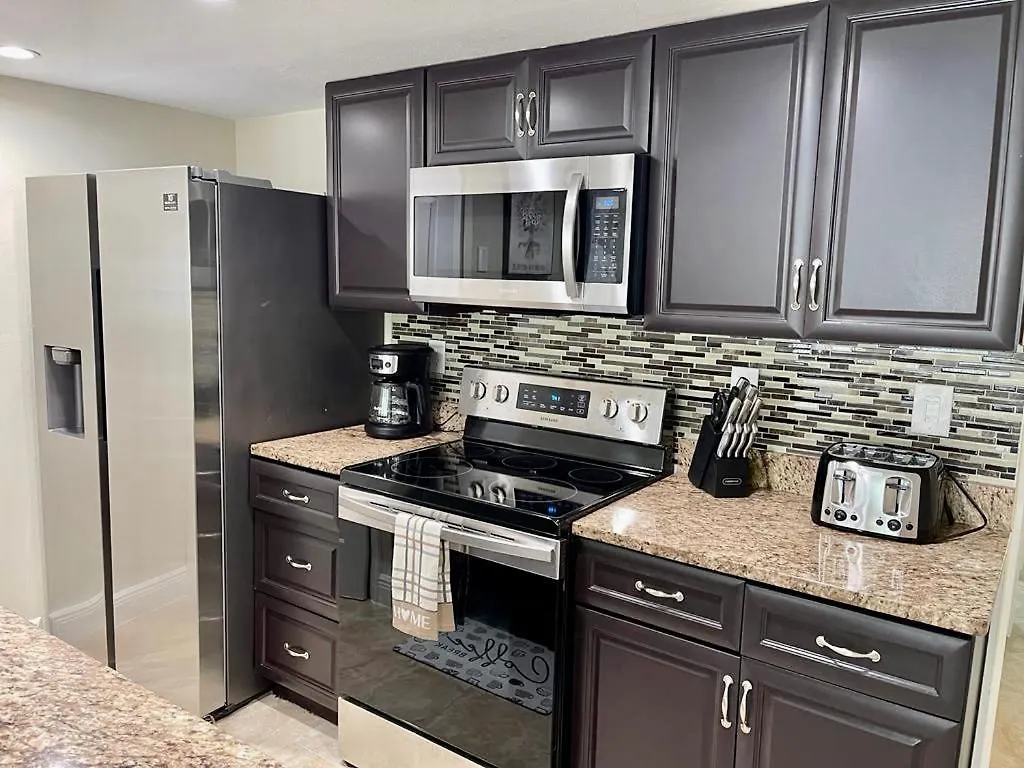 Grand Deluxe 3br Near Parks Apartment *