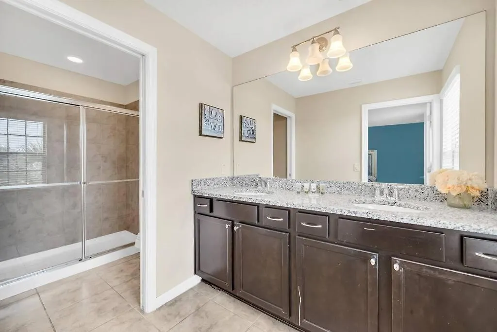 Disney Modern 6 Bedroom Vacation W/ Pool &hot Tub Holiday home Kissimmee