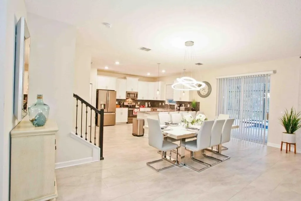 Storey 7 Bedroom With Extra Large Bedrooms! Holiday home Kissimmee