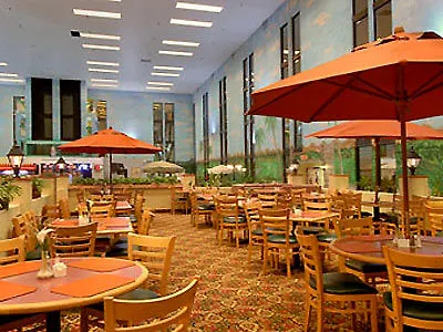 Ramada Maingate West 3*