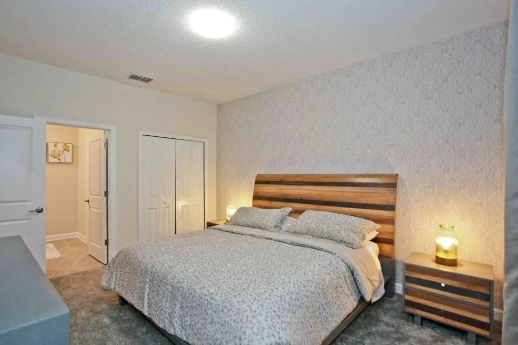 Storey 7 Bedroom With Extra Large Bedrooms! Holiday home Kissimmee