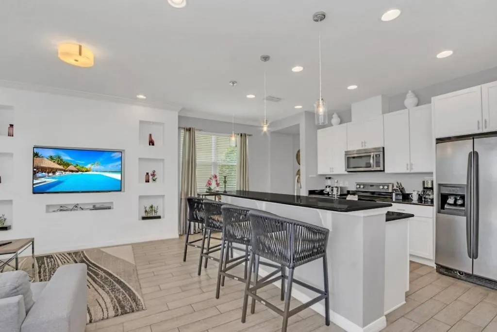 4 Bed Townhome With Private Pool Near Disney! Townhouse Kissimmee