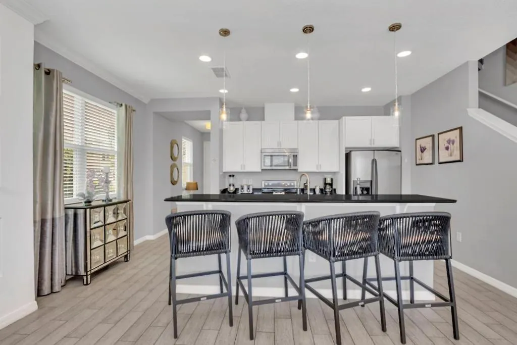Holiday home 4 Bed Townhome With Private Pool Near Disney! Townhouse