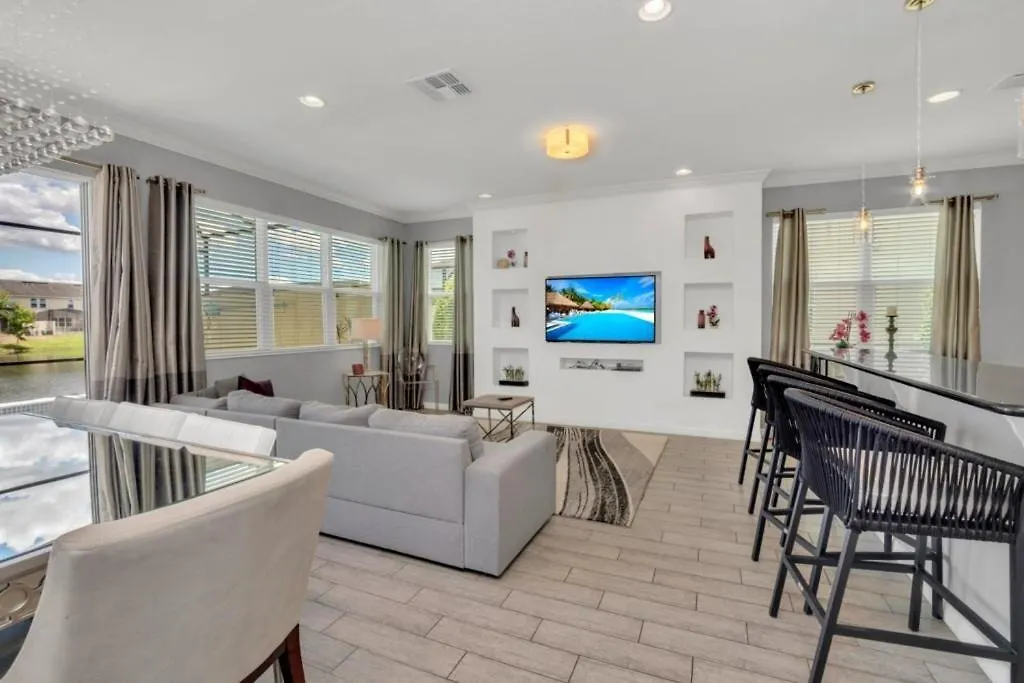 4 Bed Townhome With Private Pool Near Disney! Townhouse