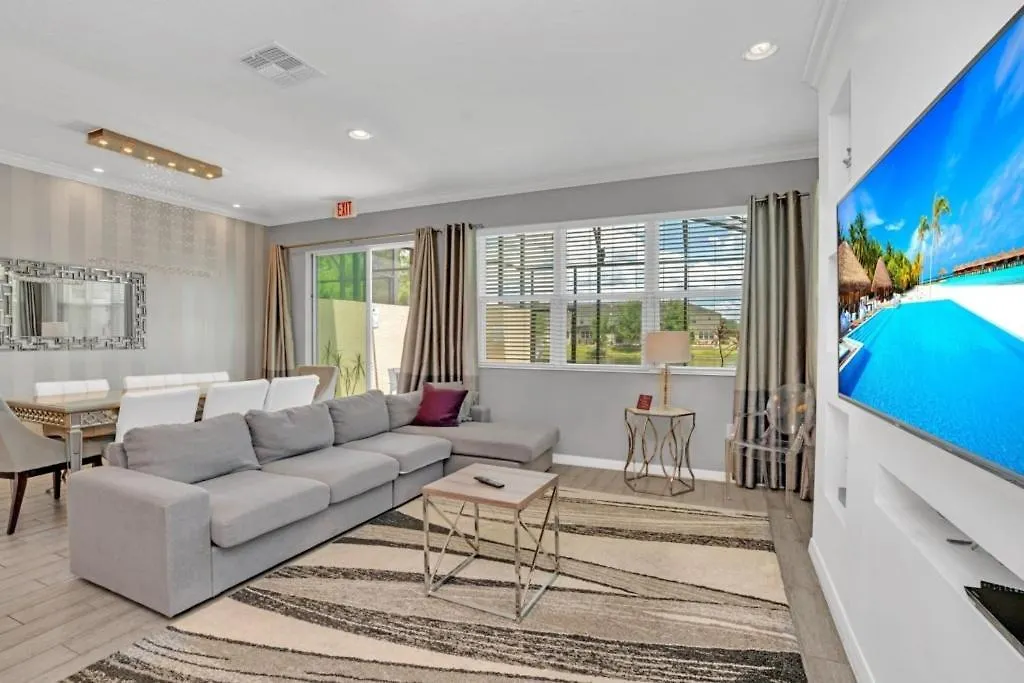 Holiday home 4 Bed Townhome With Private Pool Near Disney! Townhouse