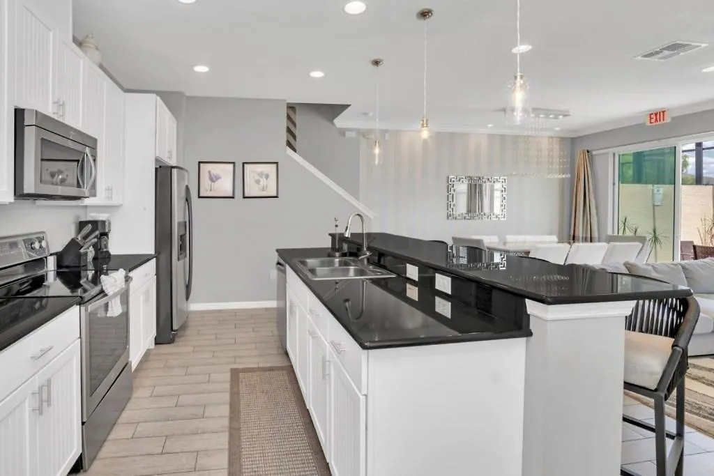 4 Bed Townhome With Private Pool Near Disney! Townhouse * Kissimmee