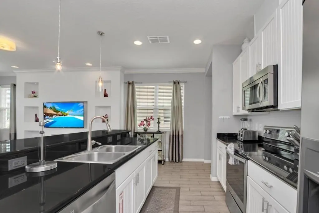 4 Bed Townhome With Private Pool Near Disney! Townhouse *