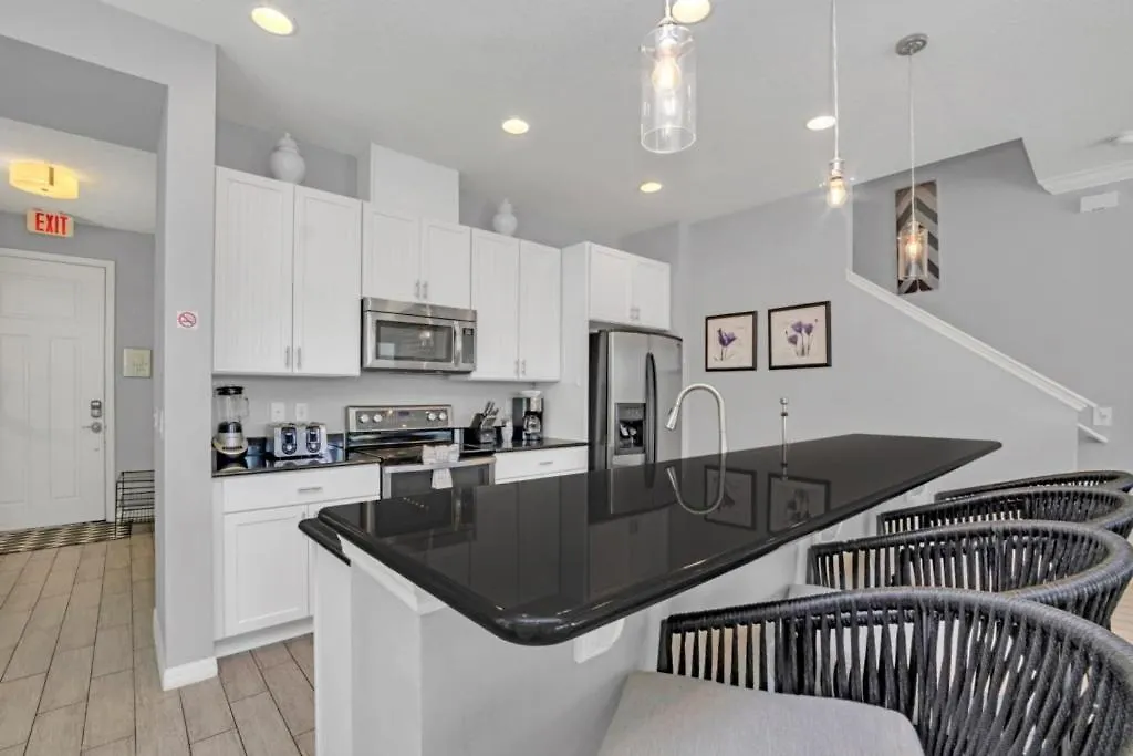 4 Bed Townhome With Private Pool Near Disney! Townhouse * Kissimmee