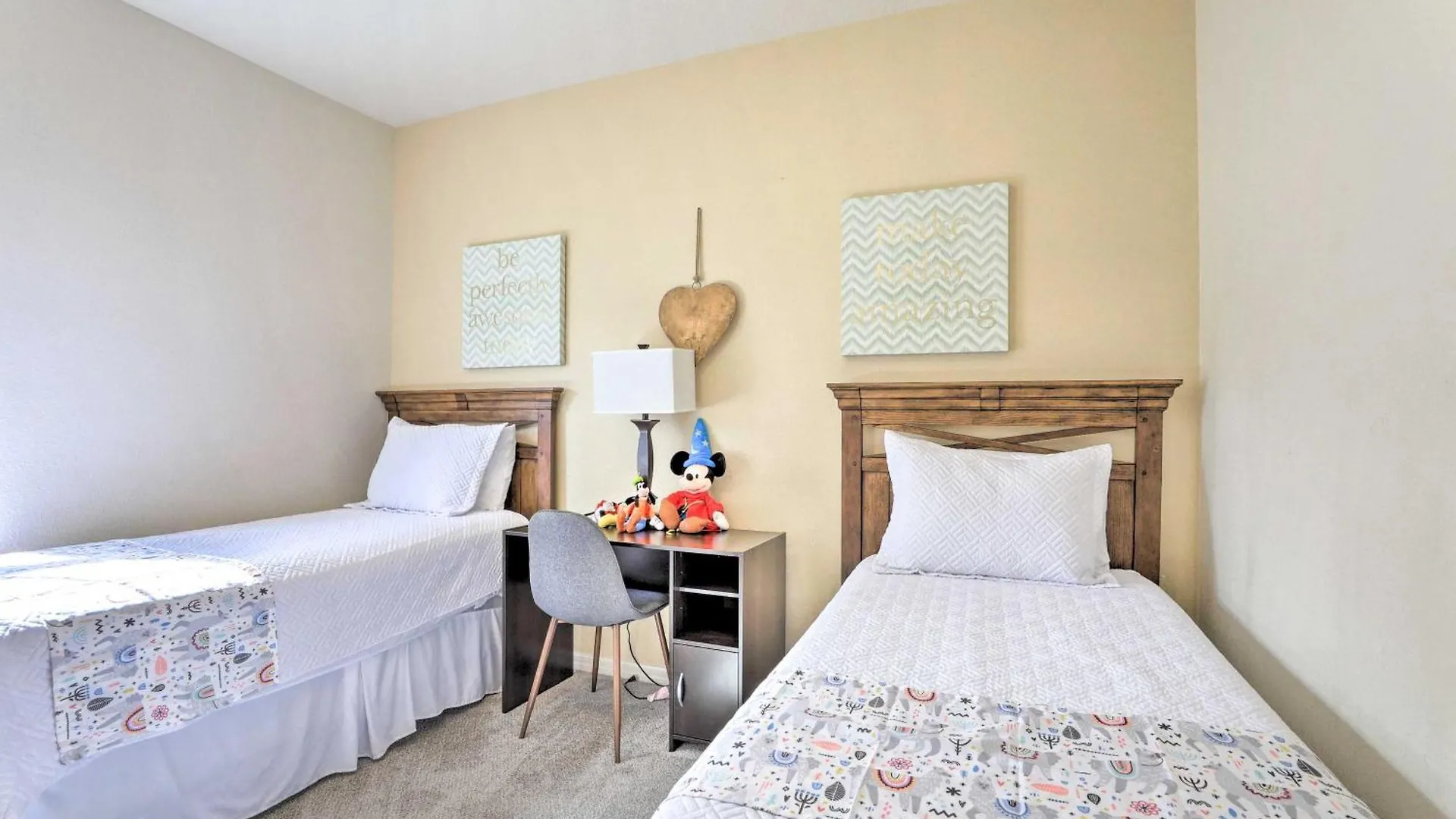 Vakantiehuis Lucaya Village Townhome With Pool, 6 Mi To Disney!