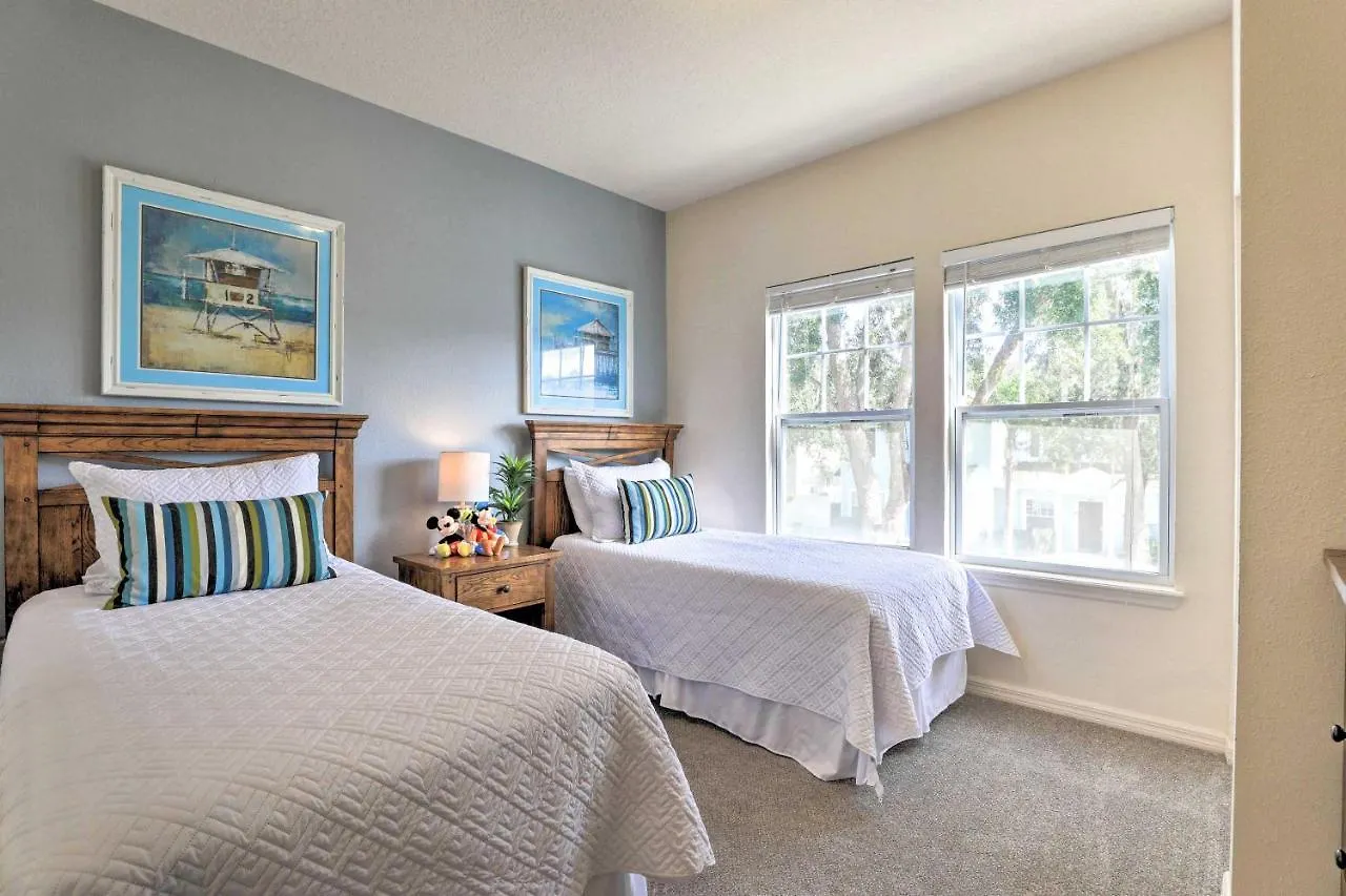 Lucaya Village Townhome With Pool, 6 Mi To Disney! Vakantiehuis *