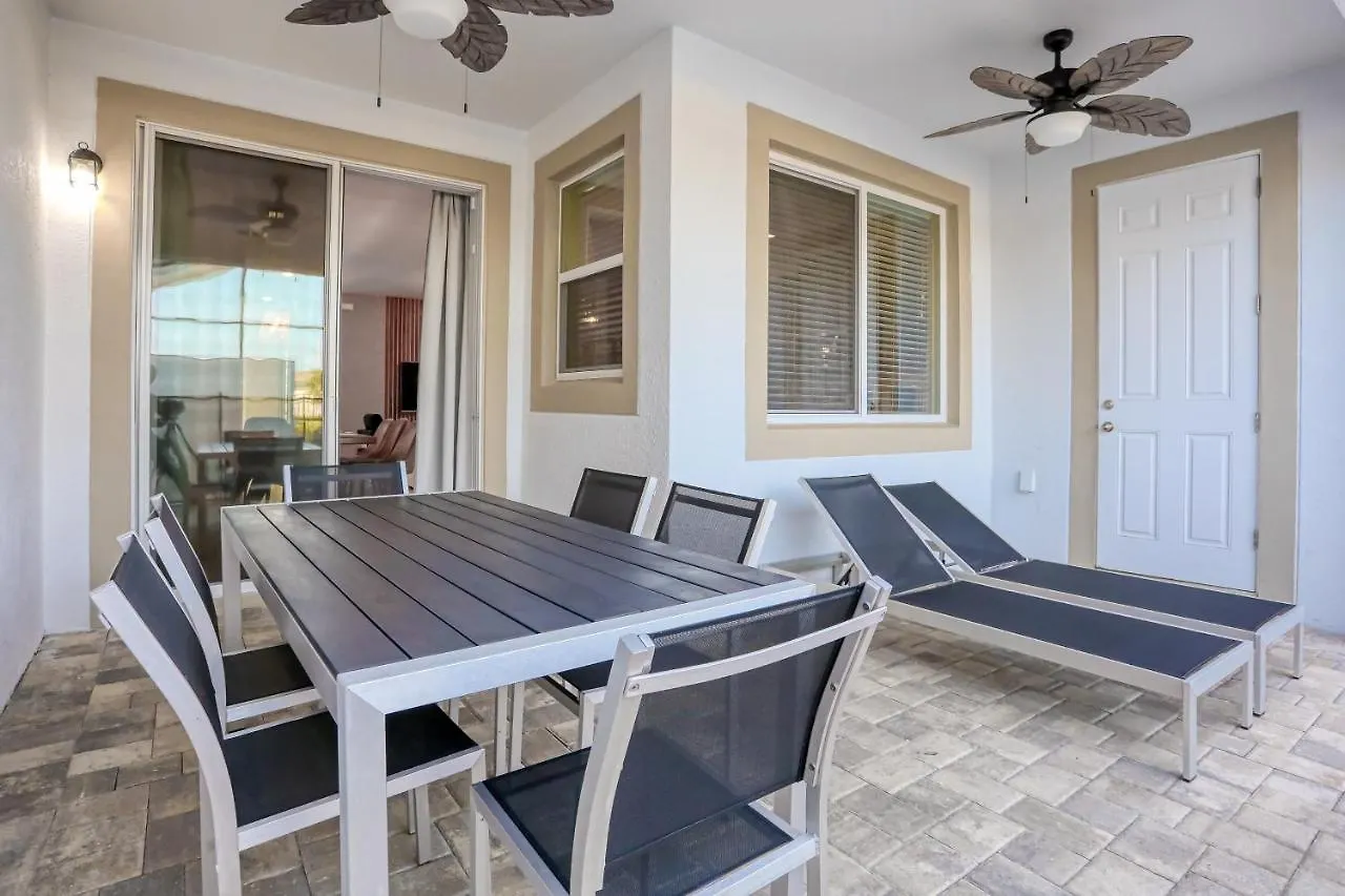 Holiday home Carefree On Carey Palm