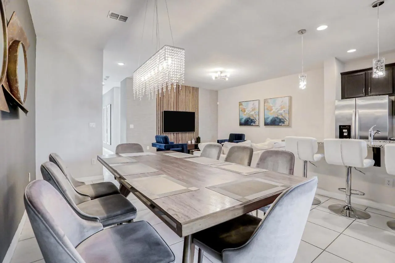 Holiday home Carefree On Carey Palm
