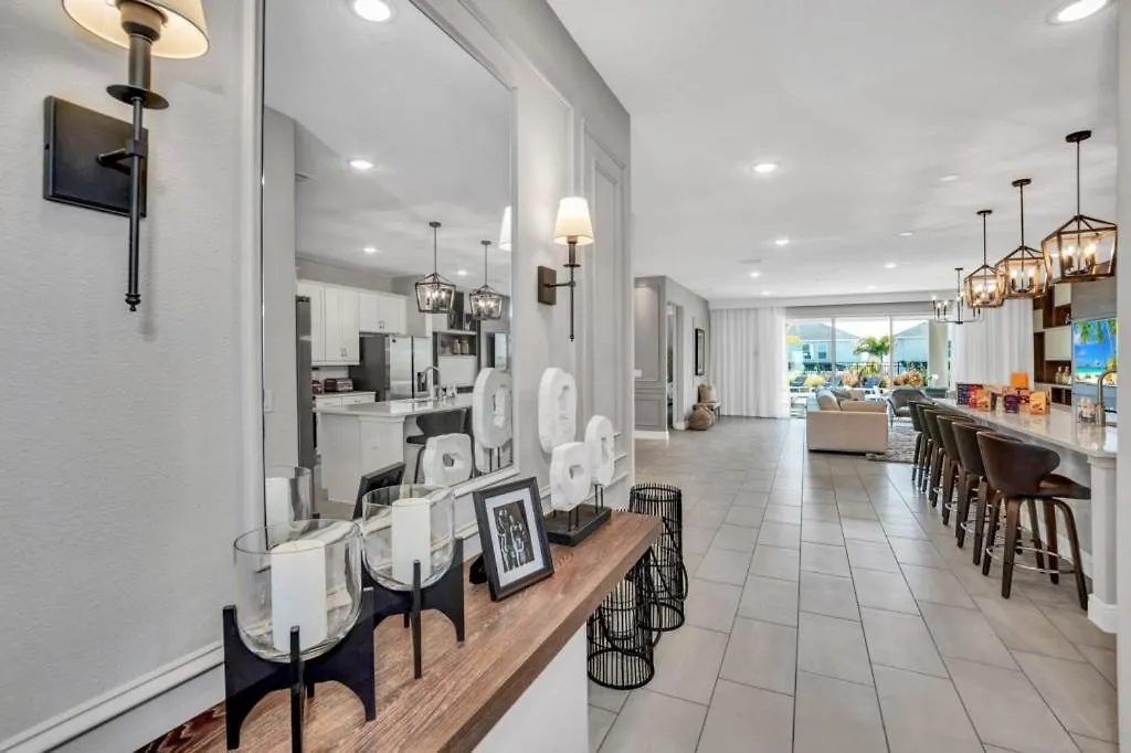 10 Bed Movie Theater Room, Pool, Games Villa Kissimmee