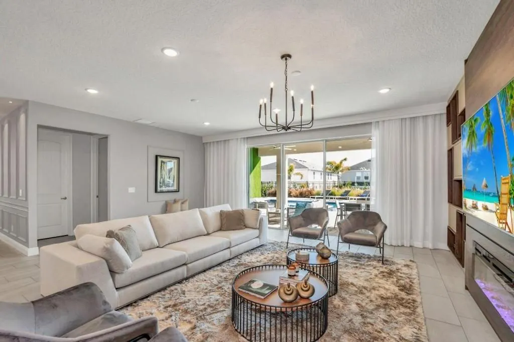 10 Bed Movie Theater Room, Pool, Games Villa Kissimmee