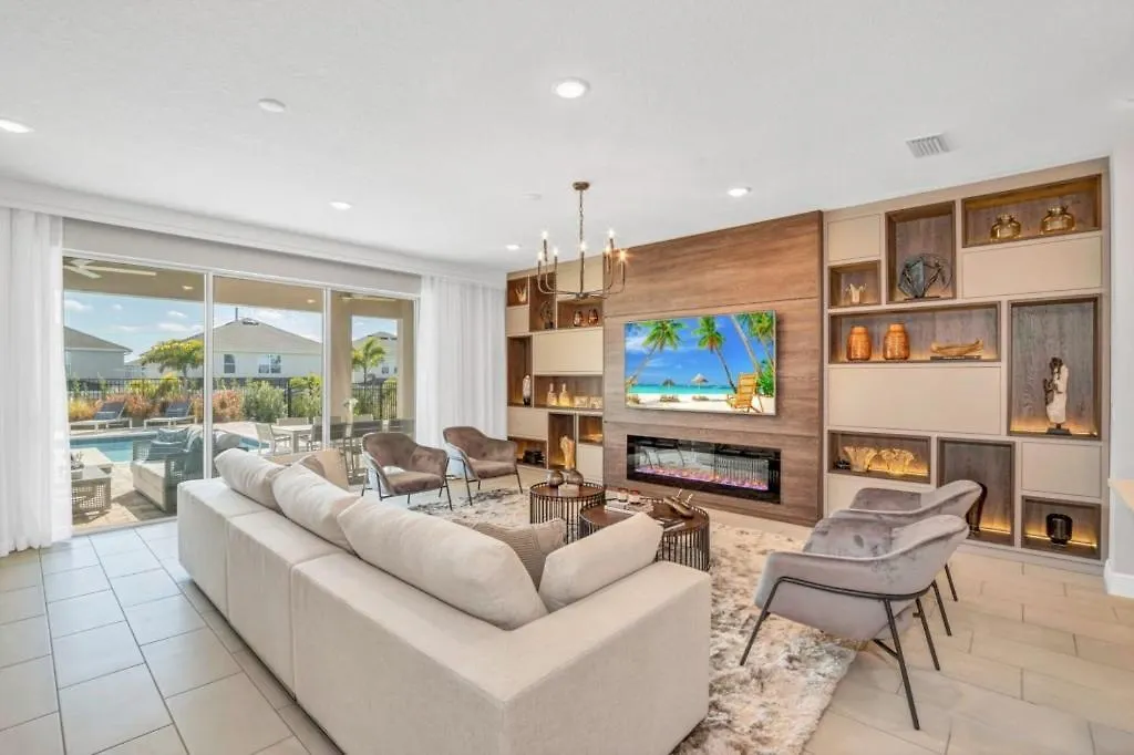 10 Bed Movie Theater Room, Pool, Games Villa Kissimmee