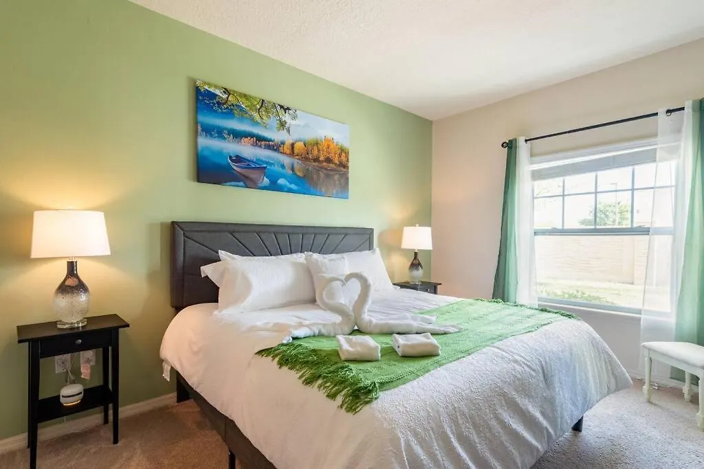Holiday home Super Comfy And Spacious 3 Bedroom 10 Minutes From Disney, With Major Shopping 4 Minutes Away *