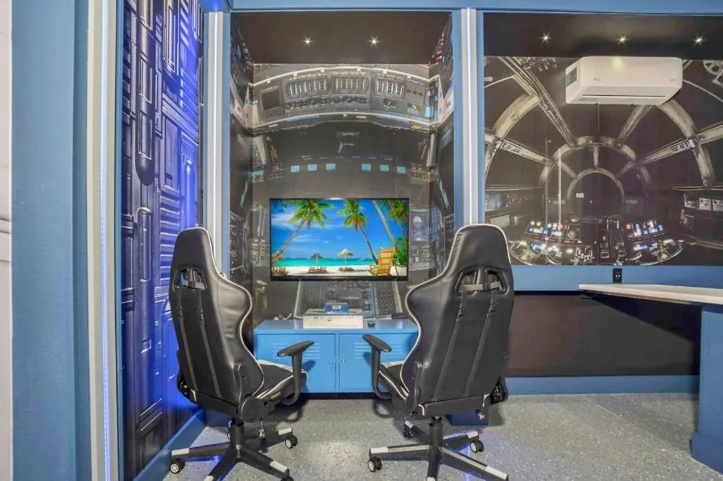 10 Bed Movie Theater Room, Pool, Games * Kissimmee