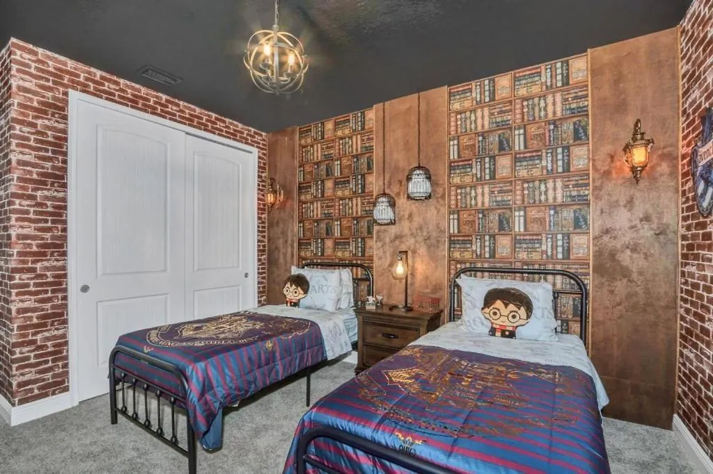 10 Bed Movie Theater Room, Pool, Games Kissimmee