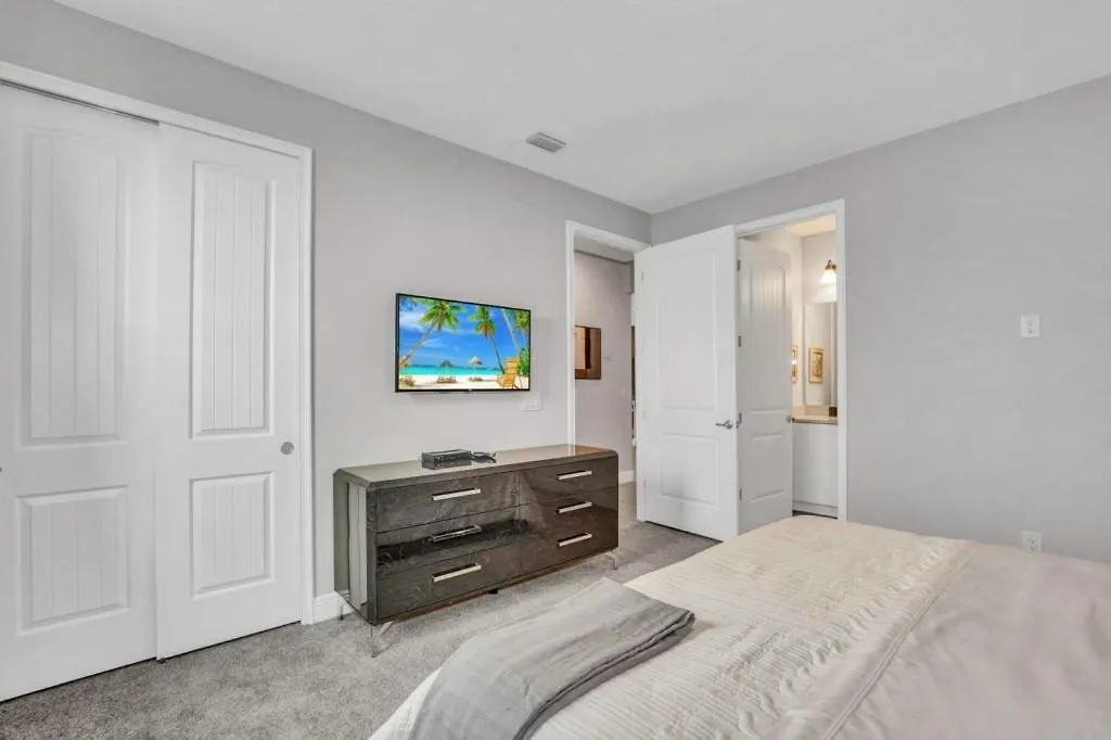 10 Bed Movie Theater Room, Pool, Games Villa Kissimmee
