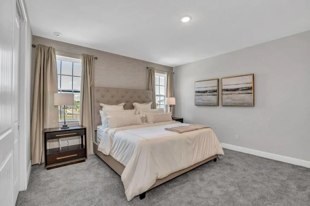 10 Bed Movie Theater Room, Pool, Games Villa Kissimmee
