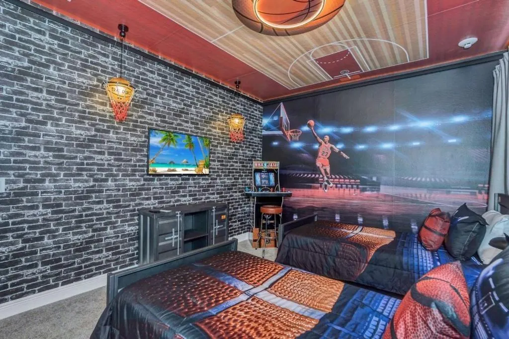 10 Bed Movie Theater Room, Pool, Games Villa Kissimmee